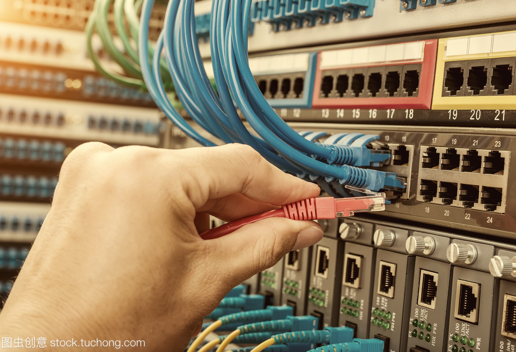 光纖集線器與儀表在服務(wù)器房中的專(zhuān)業(yè)應(yīng)用